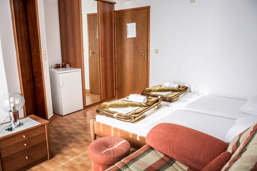 Apartments Drobni Pijesak Petrovac Exterior photo