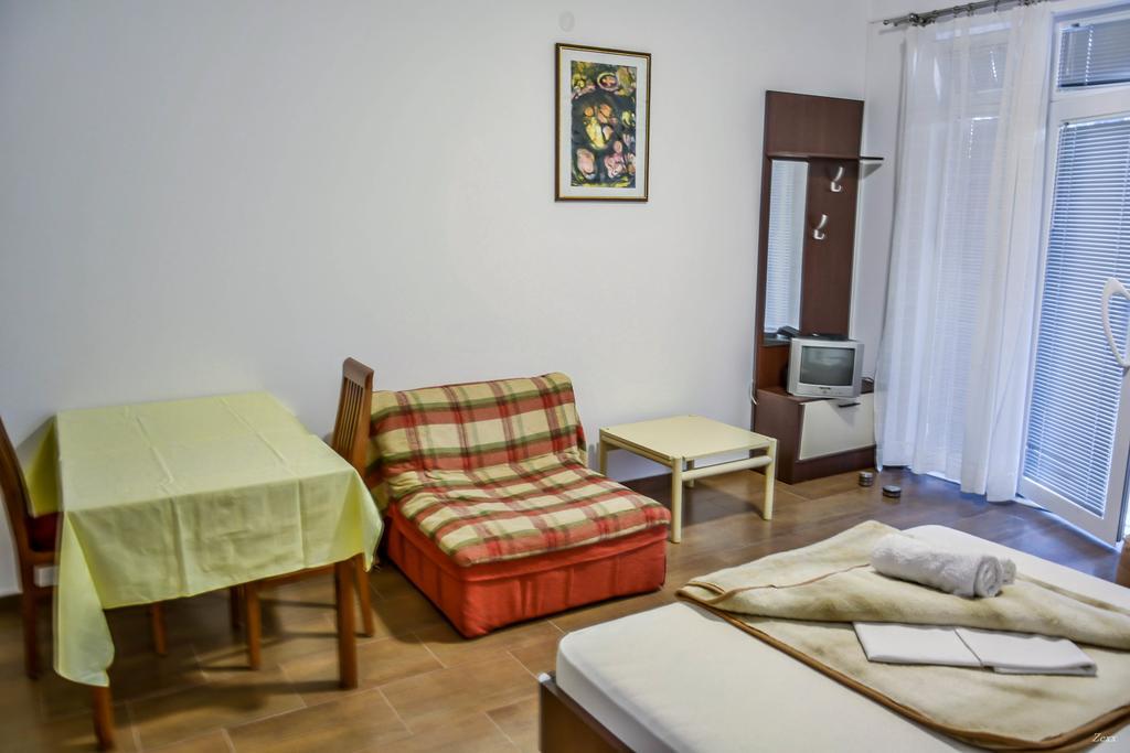 Apartments Drobni Pijesak Petrovac Exterior photo