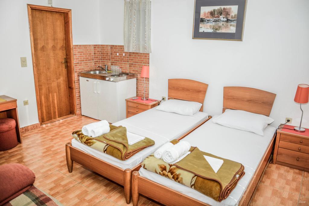 Apartments Drobni Pijesak Petrovac Exterior photo
